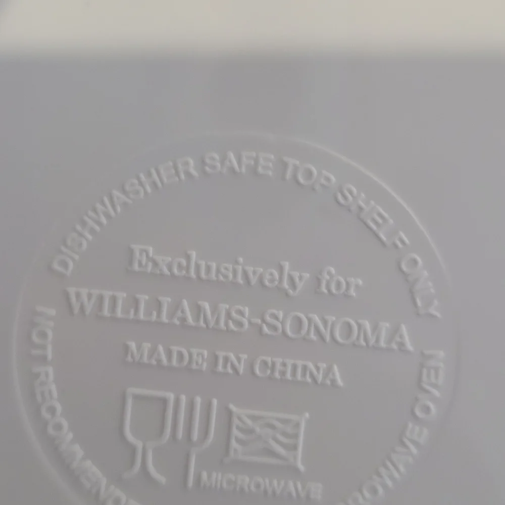 Williams Sonoma Schumacher Ikat Melamine Dinner Party Outdoor Plates Set of 4